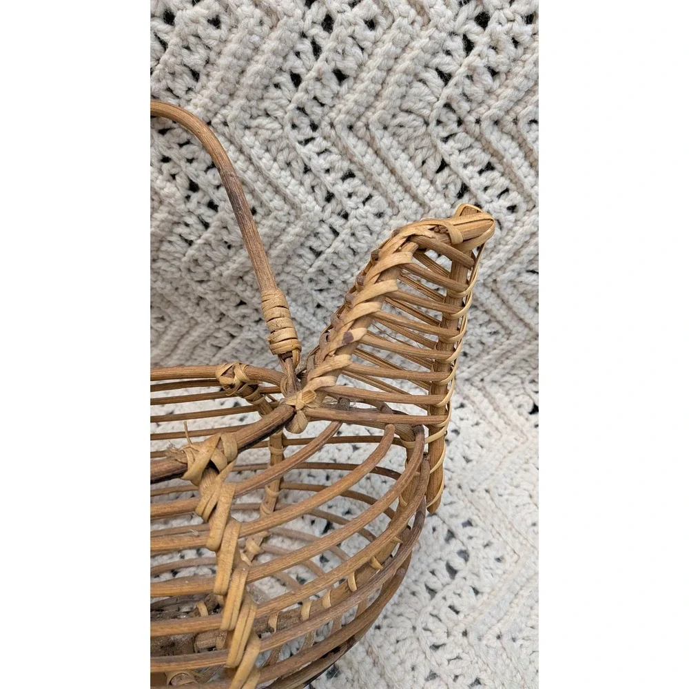 Vintage Wicker Chicken Basket Rattan Hen Egg Basket Farmhouse Decor 13x8x7